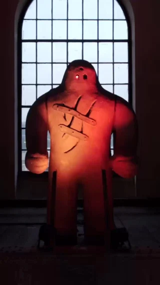 Instagram post from profeel_agency_. This post is in position 6.