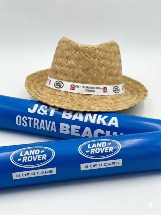 Instagram post from profeel_agency_. This post is in position 8.